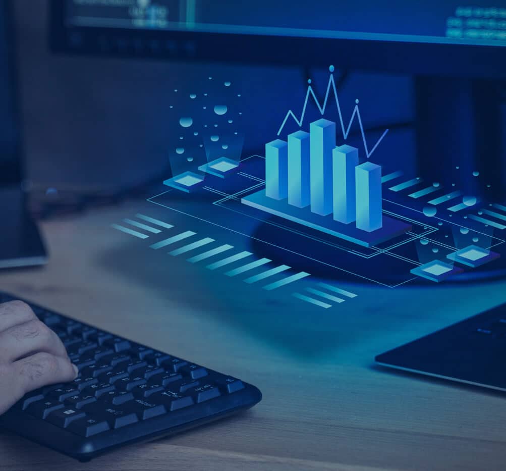 pessoa visualizando dados no computador com oracle analytics