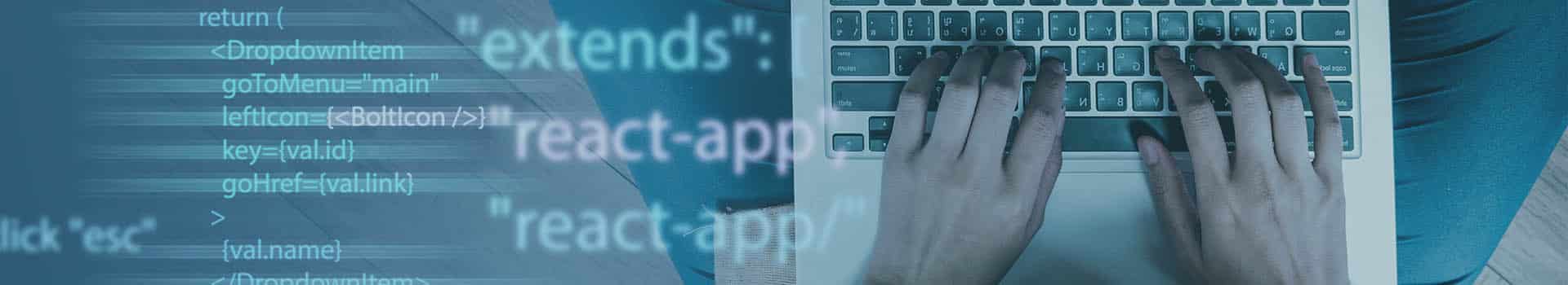 Desenvolvedor programando em um laptop com código sobreposto, representando conceitos da arquitetura de microserviços e desenvolvimento de software.